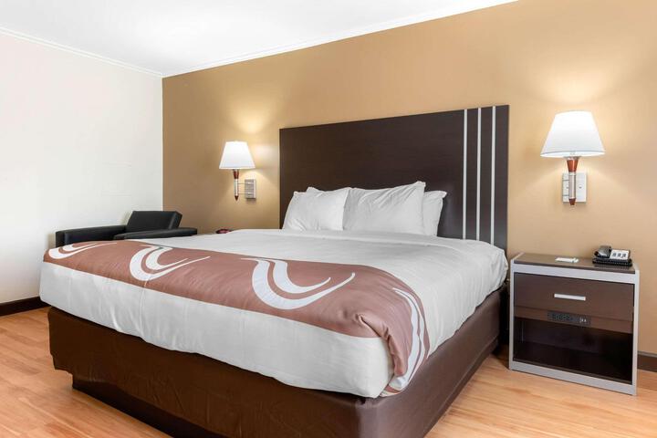 1 King Bed Accessible (5 of 17)