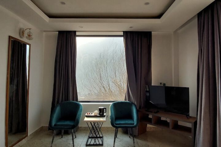 Room 11 of 23