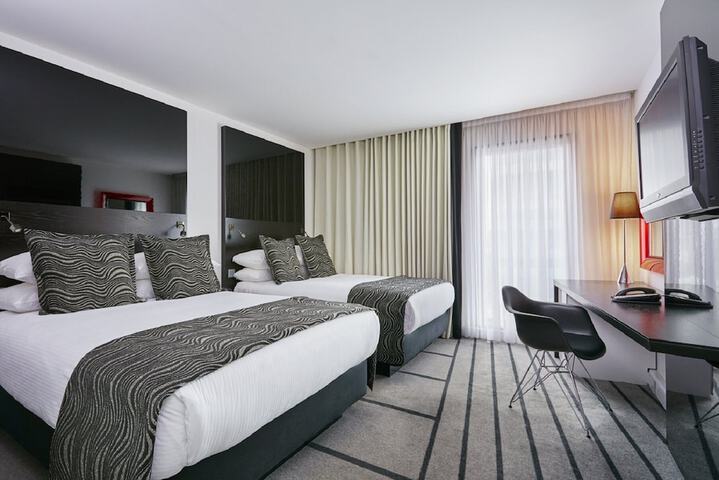 Room 4 of 109