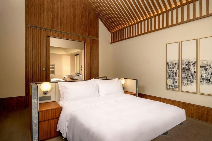 Room 43 of 83