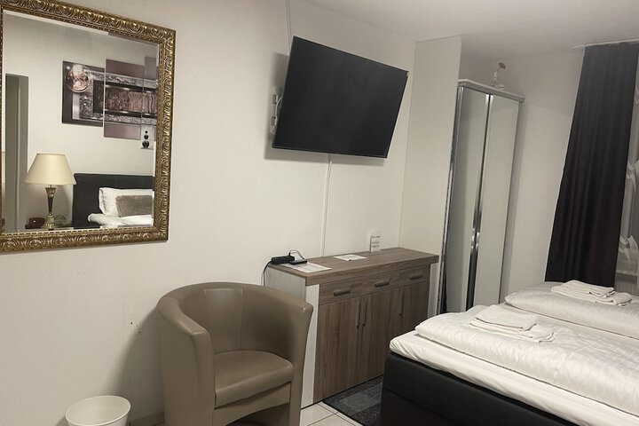 Room 8 of 41