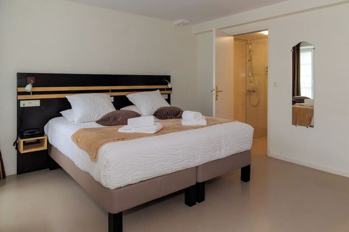 Room 9 of 14