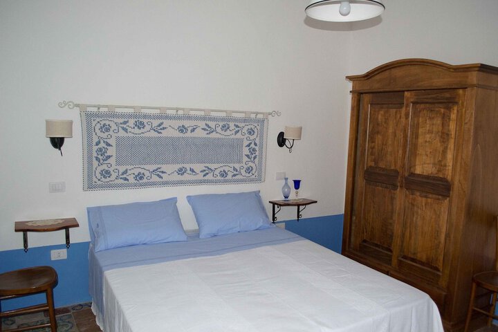 Room 2 of 27