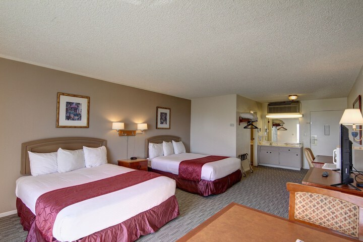 2 Queen Beds Mountain View Pet Friendly Corner (15 of 15)