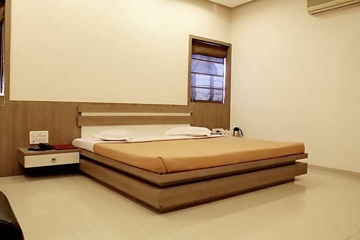 Room 9 of 31