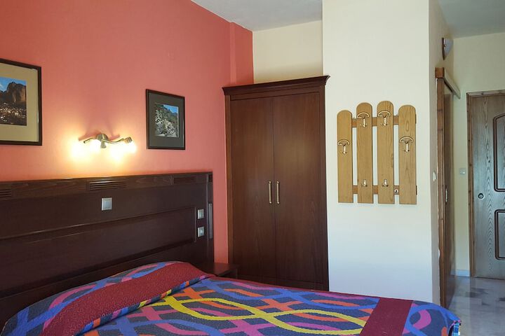 Room 2 of 40