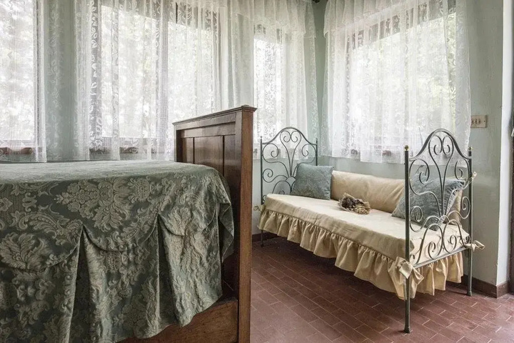 Room 3 of 11