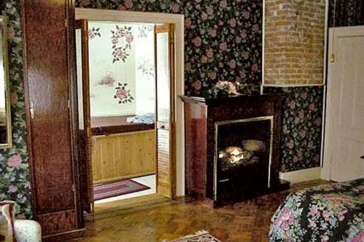 Room 3 of 5