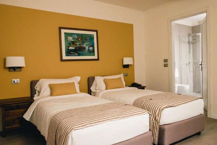 Room 5 of 37