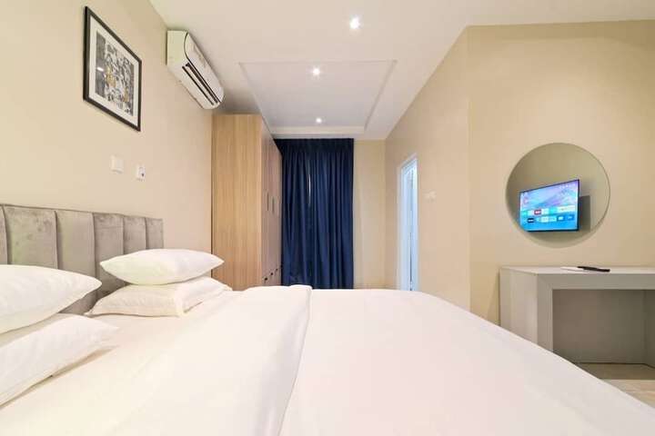 Room 13 of 31