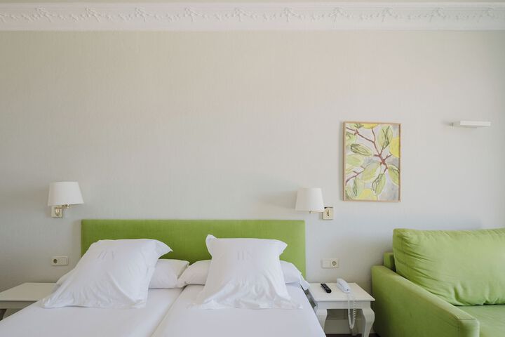 Room 27 of 58