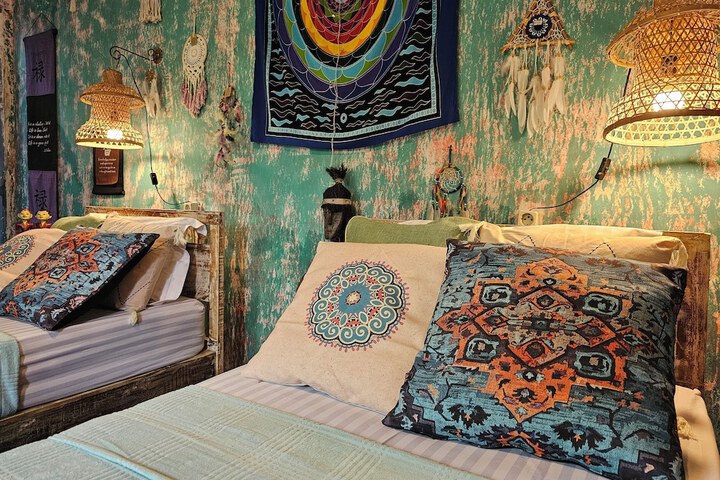 Room 13 of 71