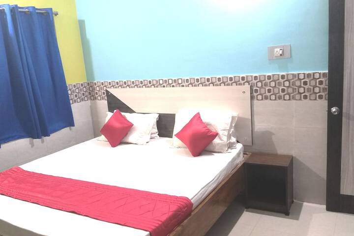 Room 10 of 13