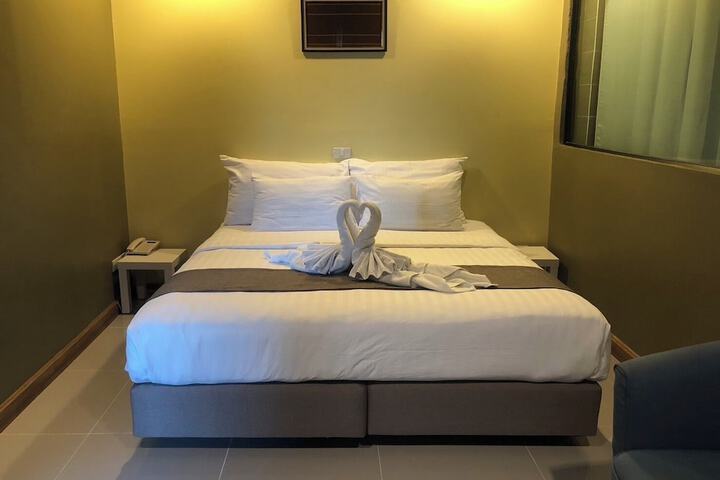 Room 9 of 19
