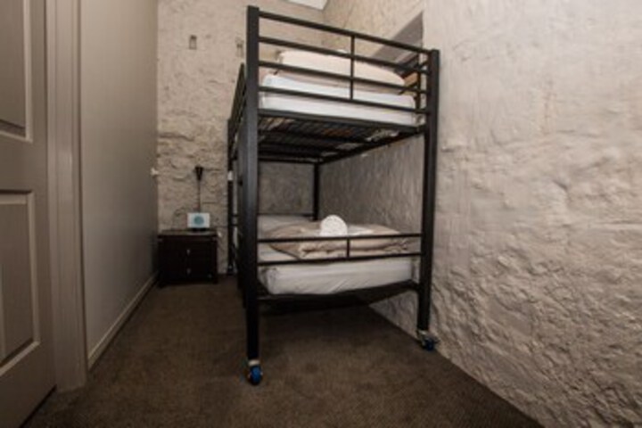 Room 28 of 243
