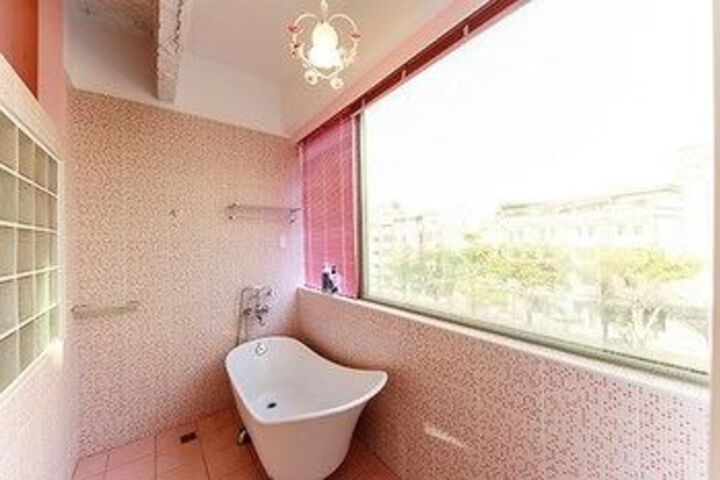 Room 4 of 19