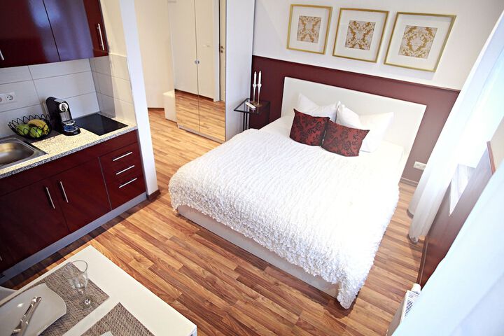 Room 8 of 77