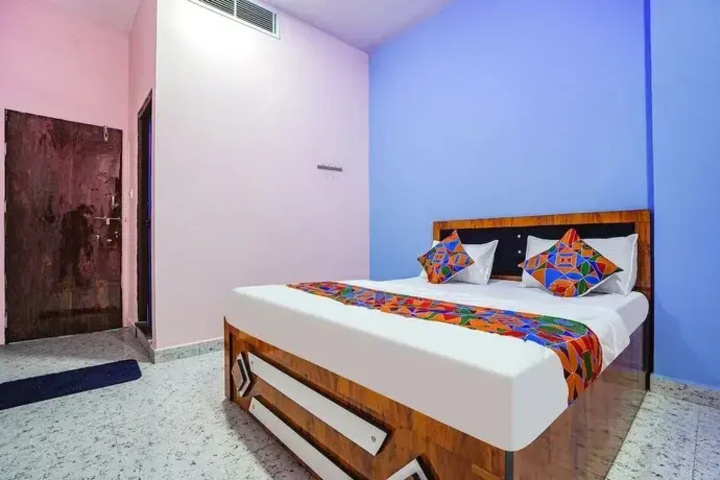 Room 6 of 10