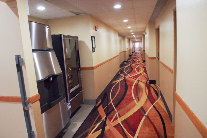 Ballroom/Hall 25 of 30