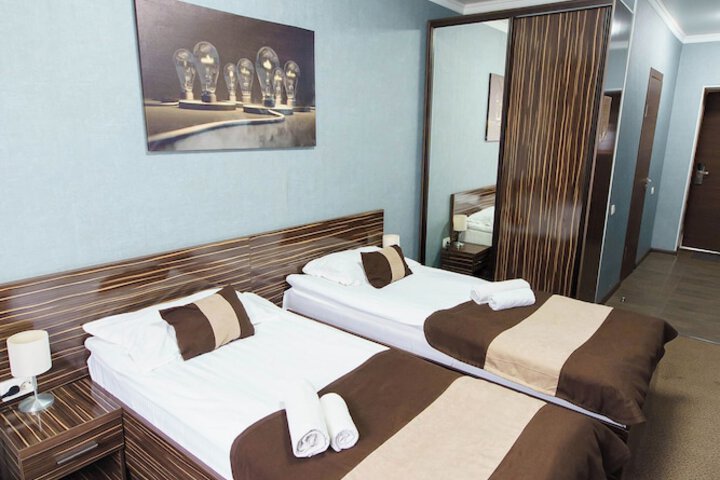 Room 10 of 32