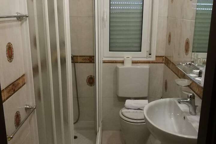 Room 6 of 7
