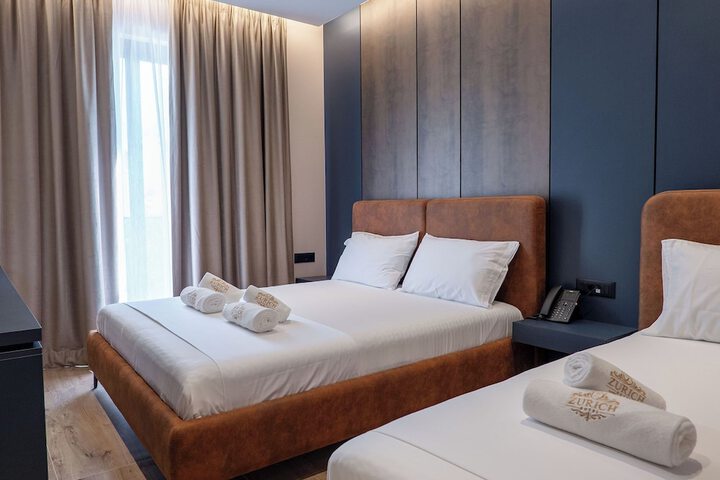 Room 27 of 115