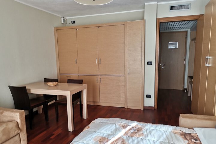 Room 25 of 59