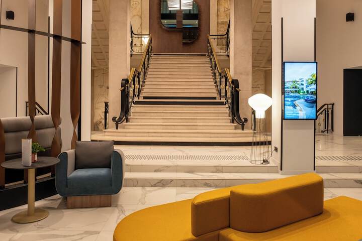 Hotel 2 of 90