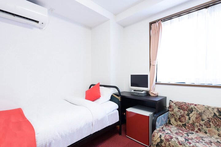 Room 6 of 33