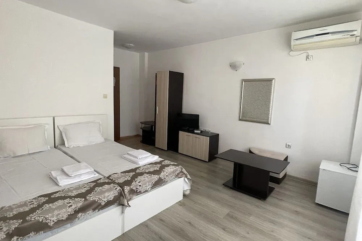 Room 7 of 16
