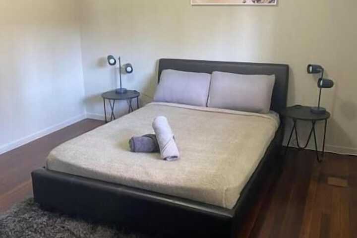 Room 10 of 32