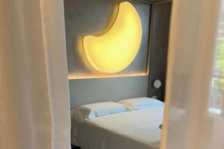Room 28 of 93