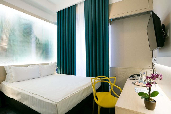 Room 4 of 151