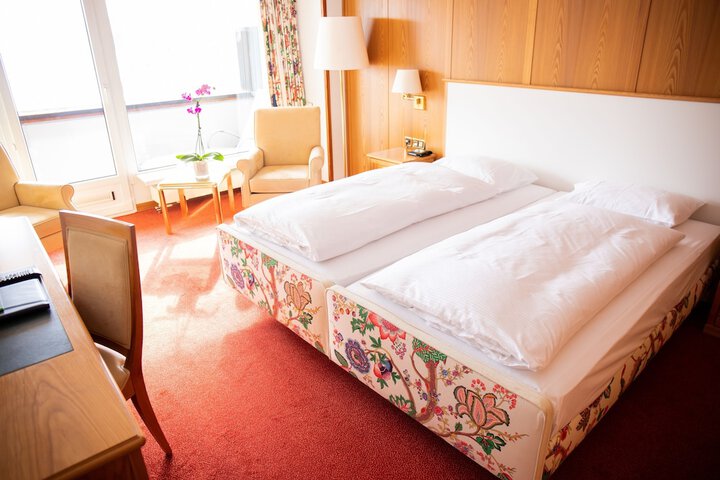 Room 9 of 93