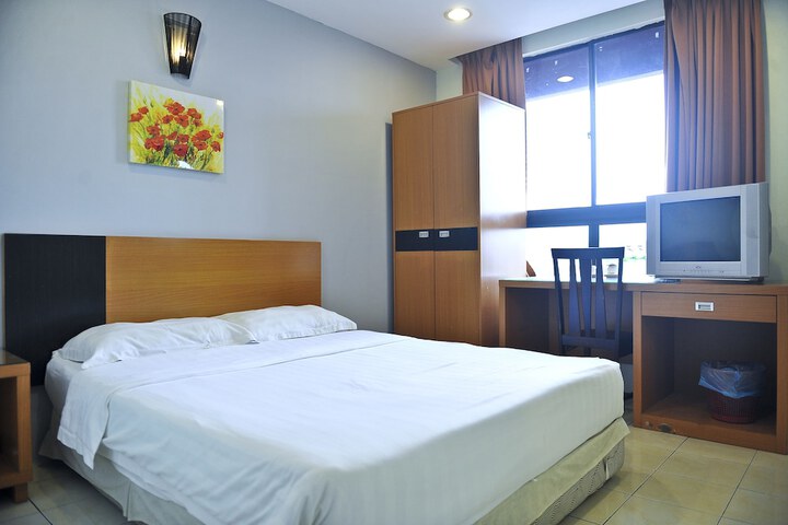 Room 6 of 35