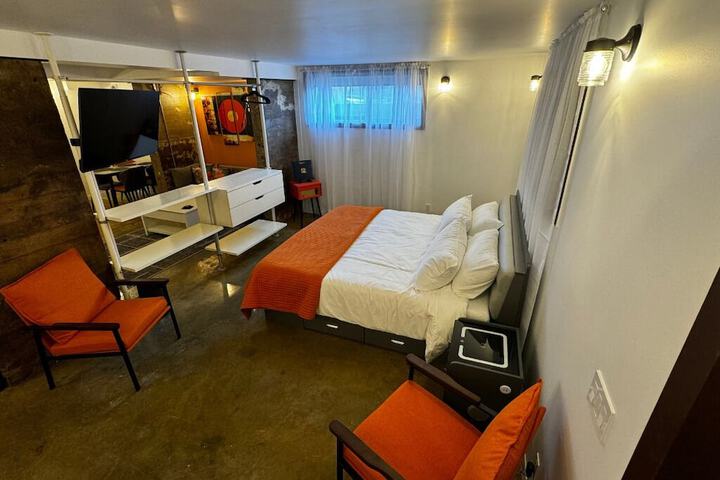 Room 4 of 19