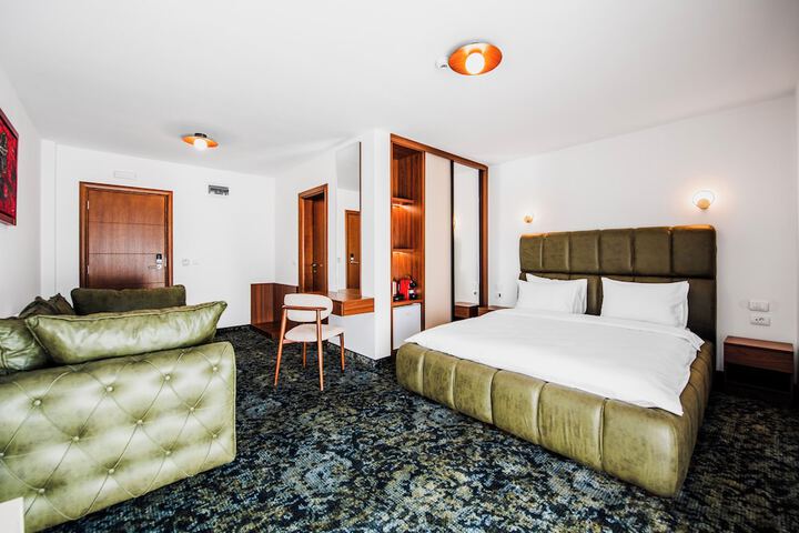 Room 13 of 113