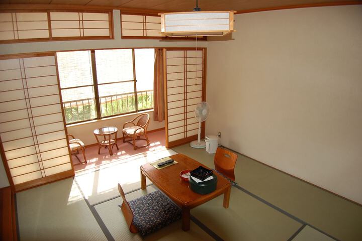 Room 3 of 16