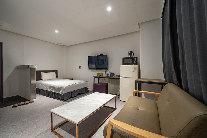 Room 15 of 82