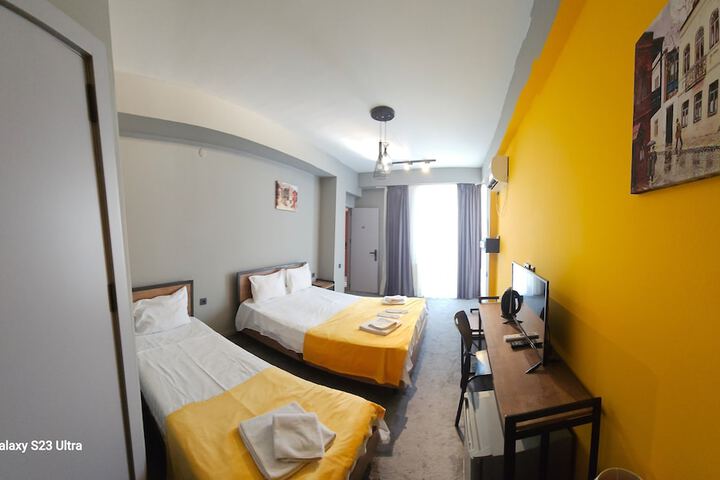 Room 10 of 48