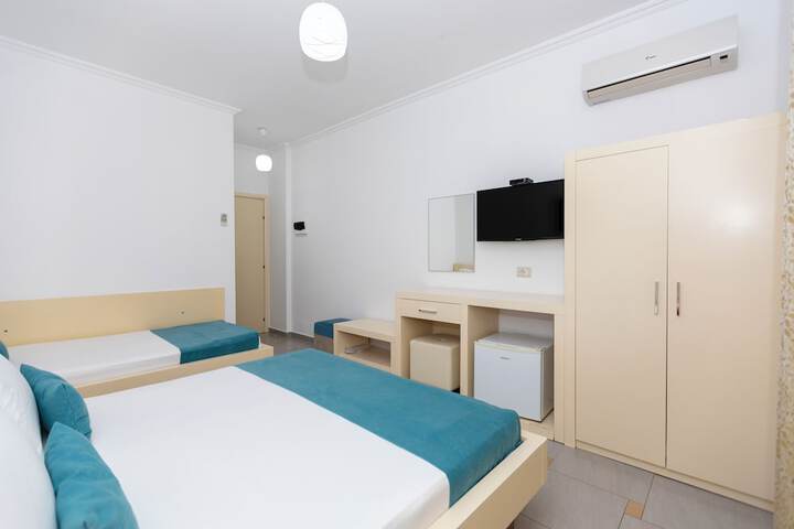 Room 18 of 100