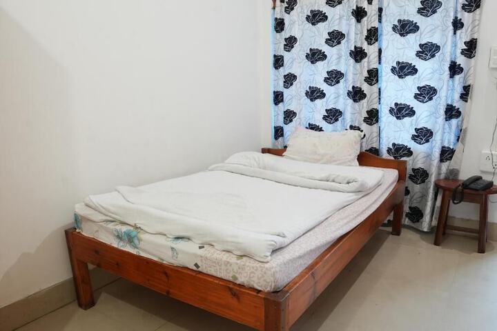 Room 4 of 16