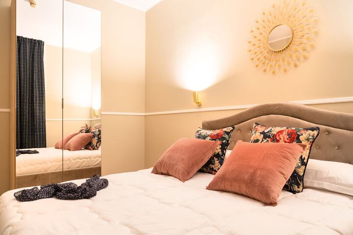 Room 10 of 28
