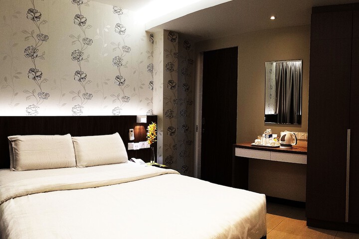 Room 4 of 37
