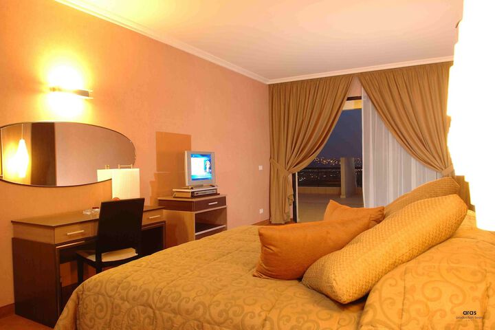 Room 32 of 96