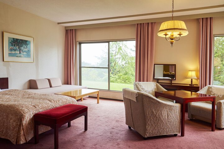 Room 3 of 163