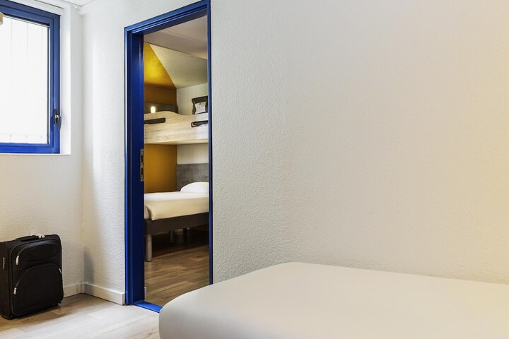 Room 16 of 47