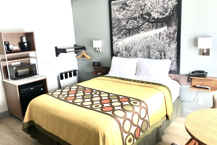 Room 22 of 76