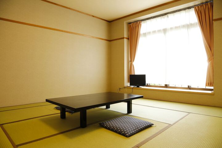 Room 11 of 90