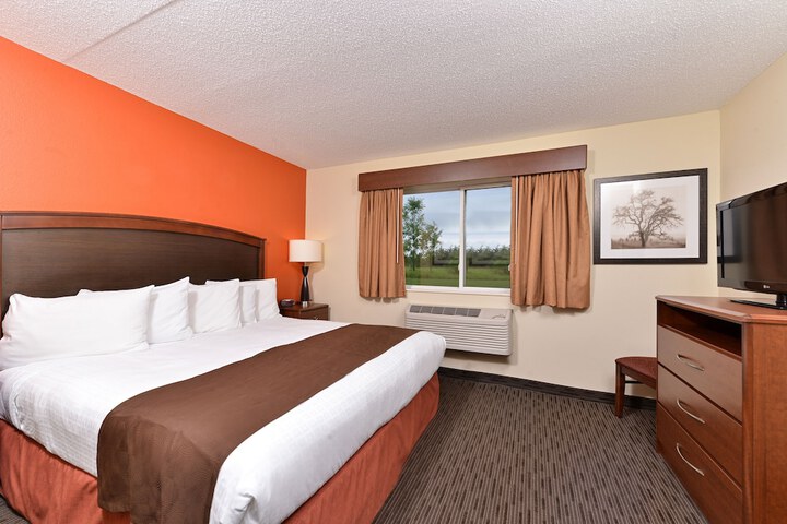 1 King Bed (8 of 14)